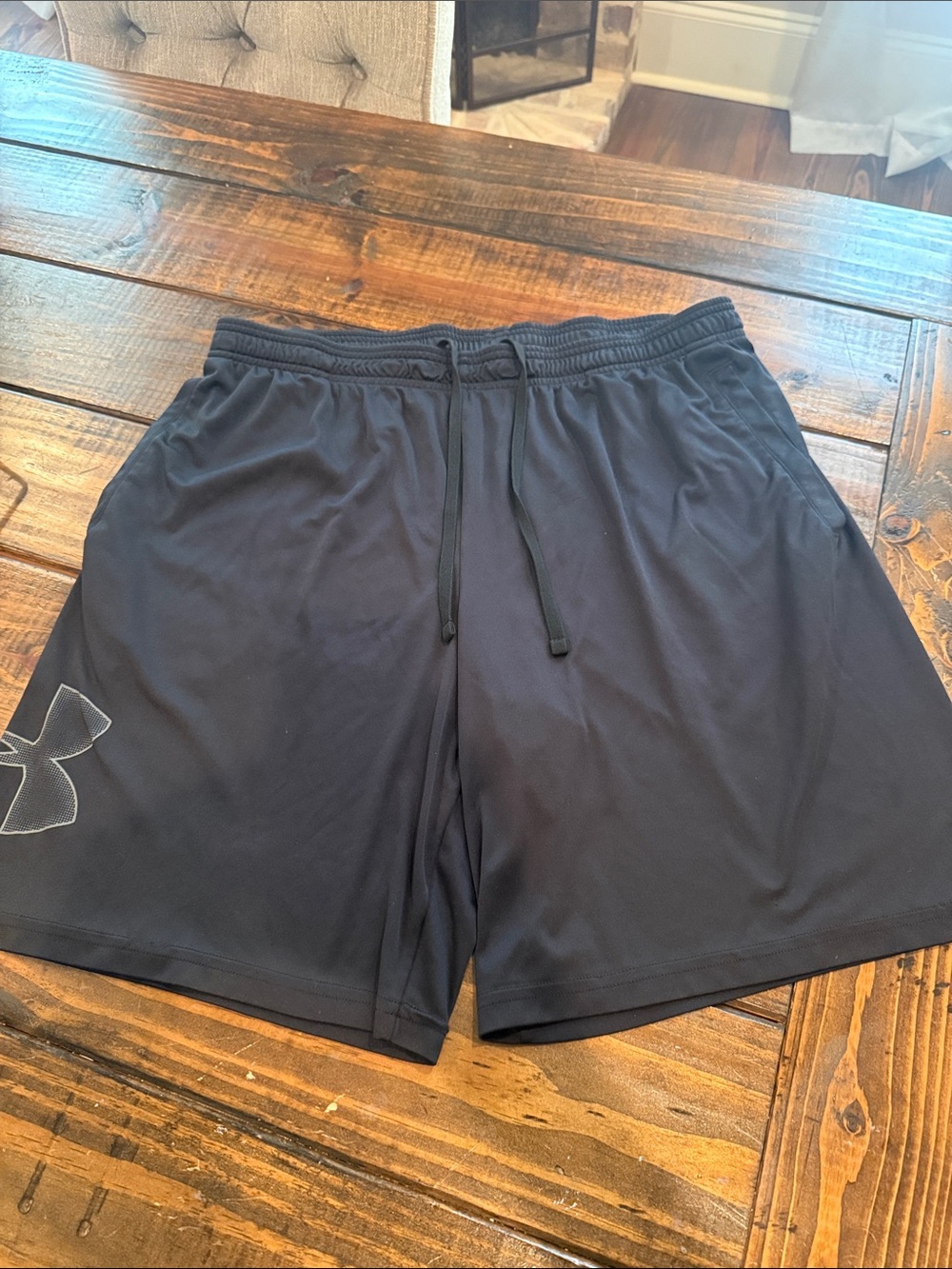 Under Armour Men's Black Performance Athletic Shorts. Loose fit. Heat gear. XL.